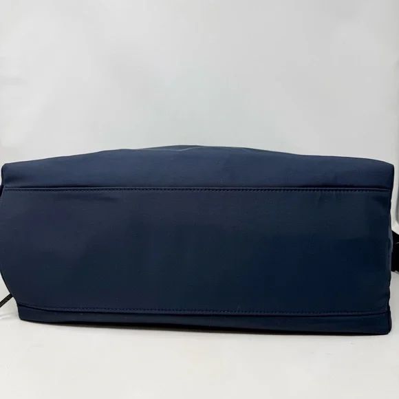 AWAY Everywhere Bag - Picture 3 of 5